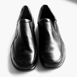 Ecco black slip on shoe designed for comfort.